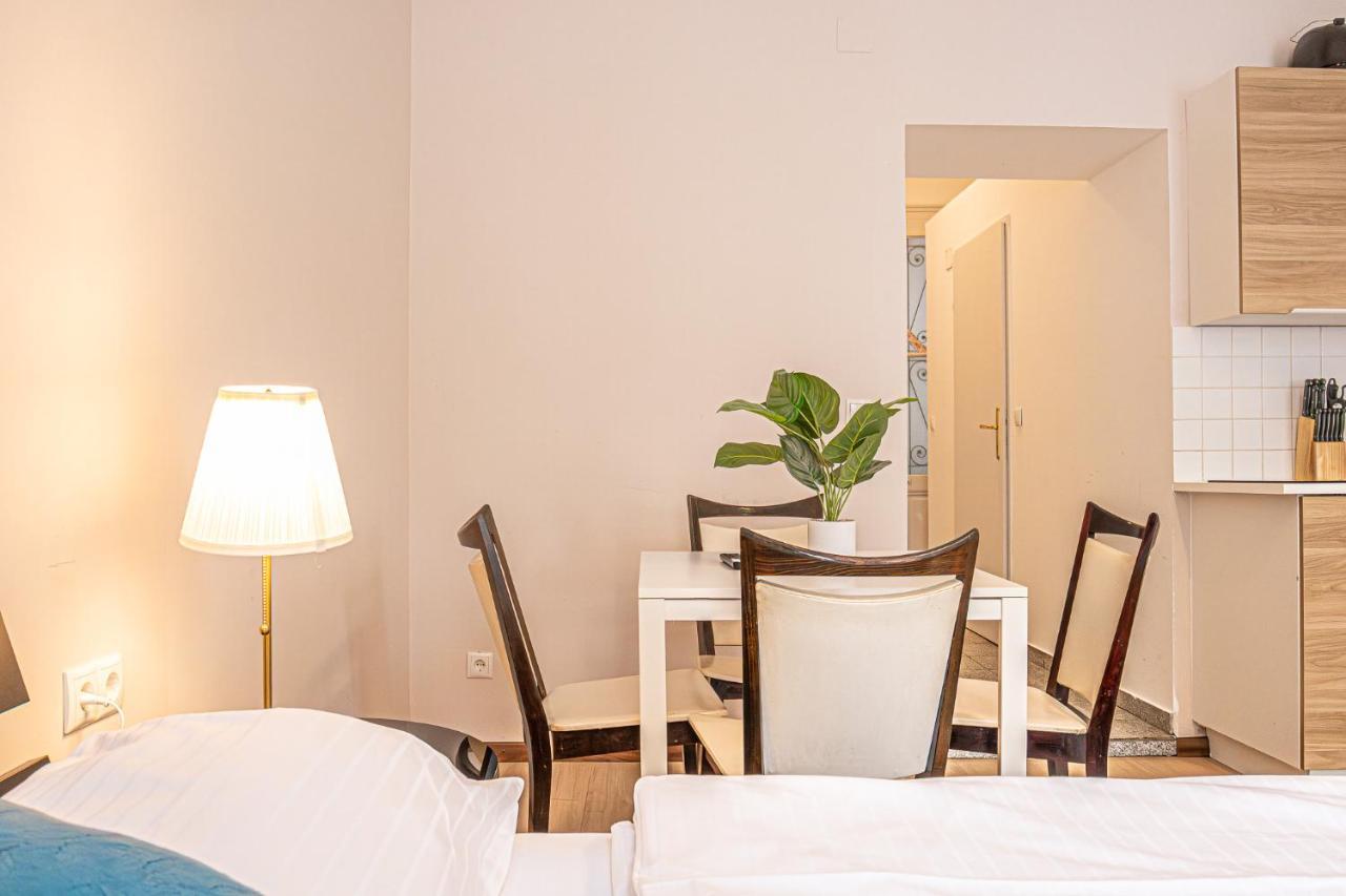 Cozy & Stylish 1-Br Studio Retreat-Perfect Getaway Bécs Kültér fotó
