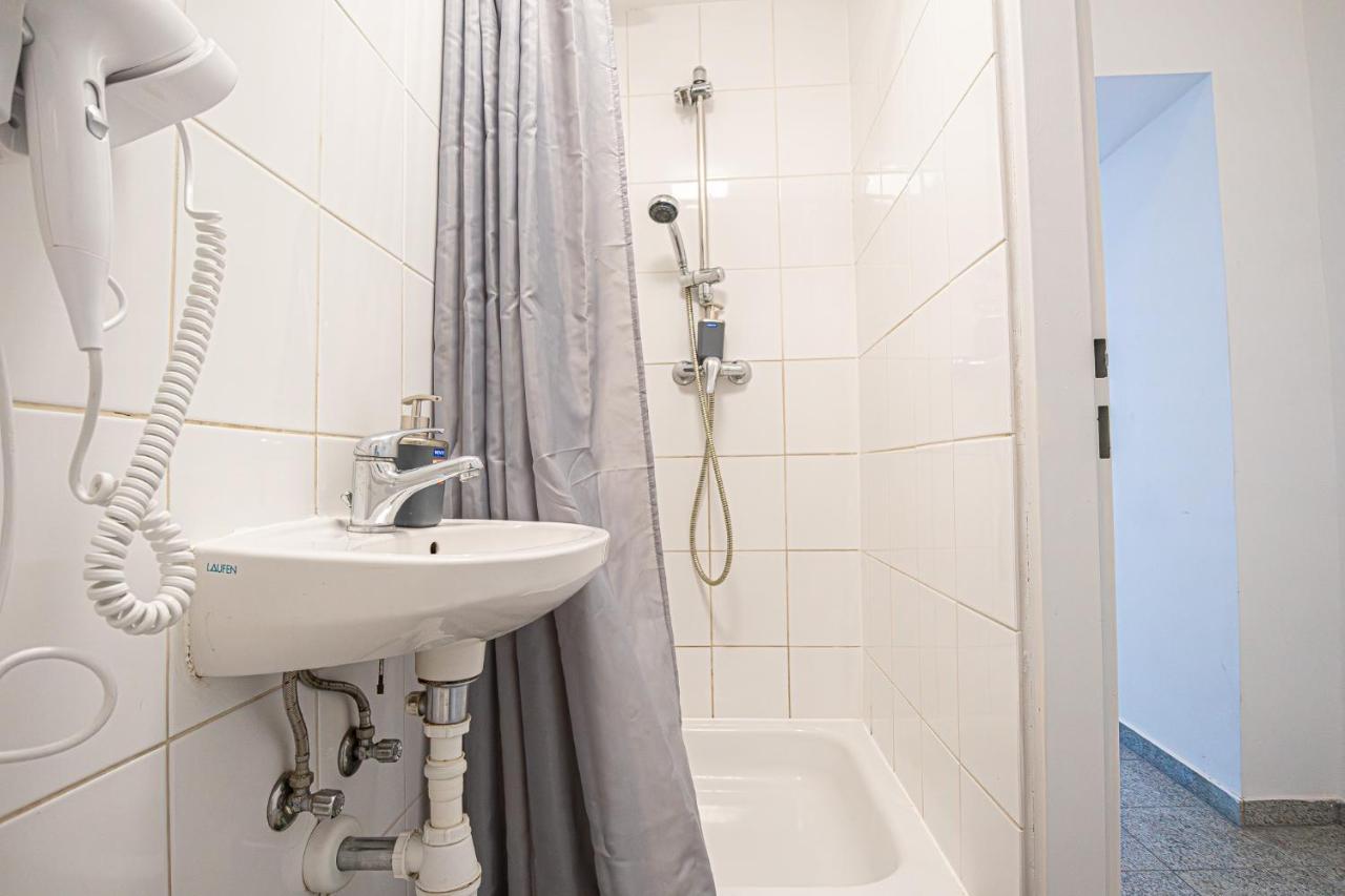 Cozy & Stylish 1-Br Studio Retreat-Perfect Getaway Bécs Kültér fotó