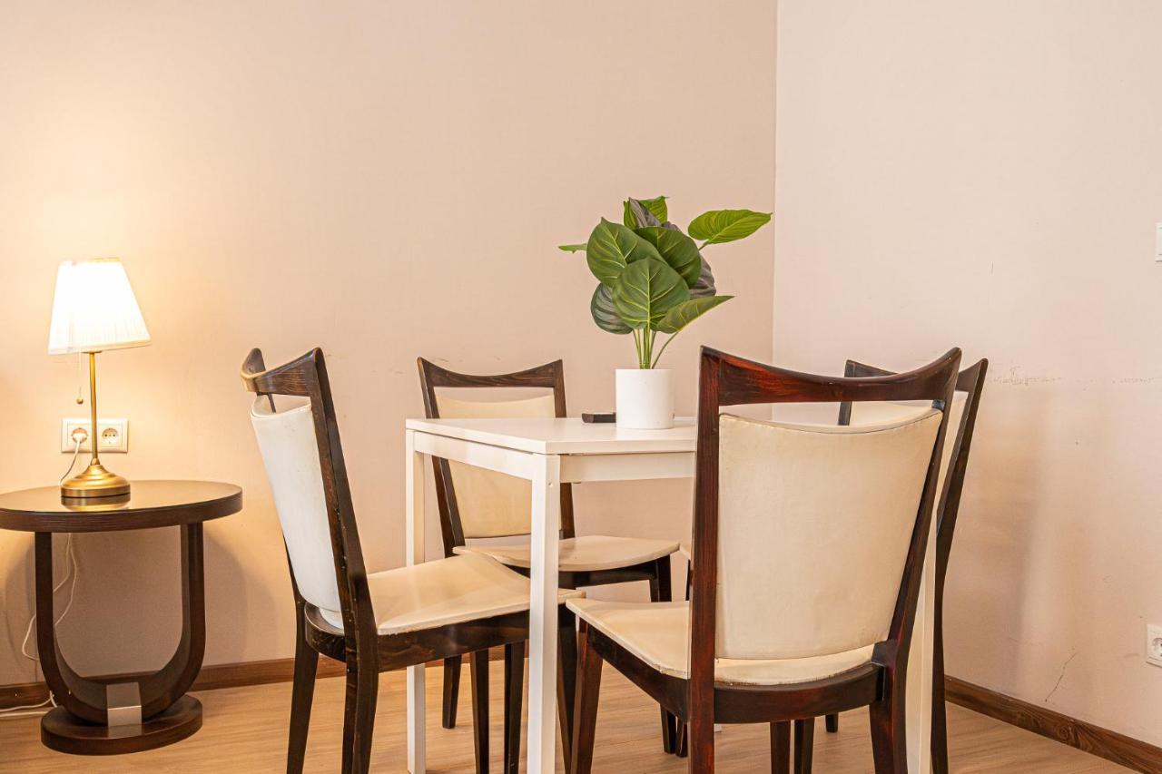 Cozy & Stylish 1-Br Studio Retreat-Perfect Getaway Bécs Kültér fotó