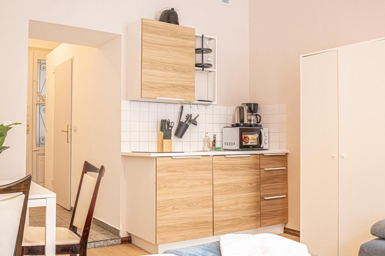 Cozy & Stylish 1-Br Studio Retreat-Perfect Getaway Bécs Kültér fotó