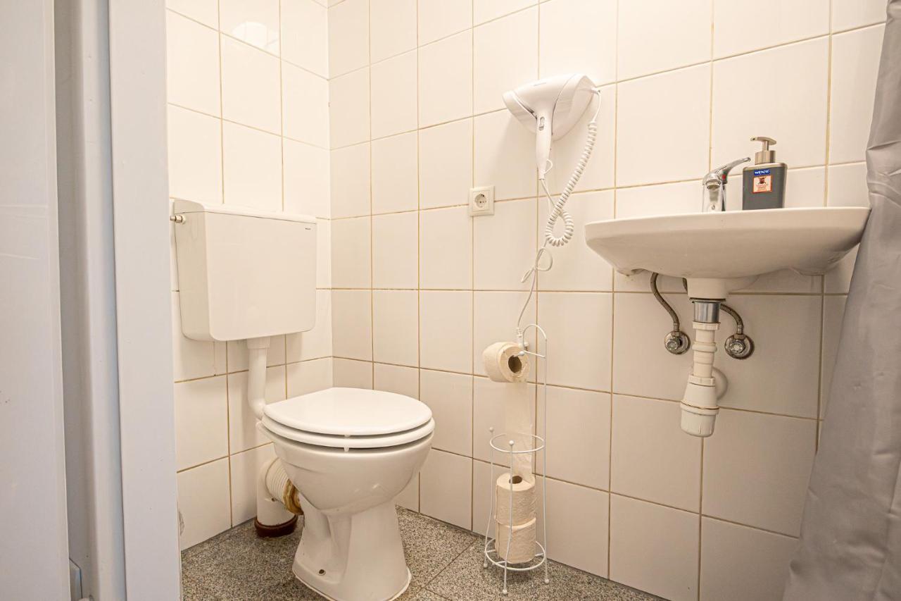 Cozy & Stylish 1-Br Studio Retreat-Perfect Getaway Bécs Kültér fotó