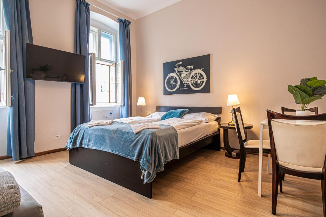 Cozy & Stylish 1-Br Studio Retreat-Perfect Getaway Bécs Kültér fotó