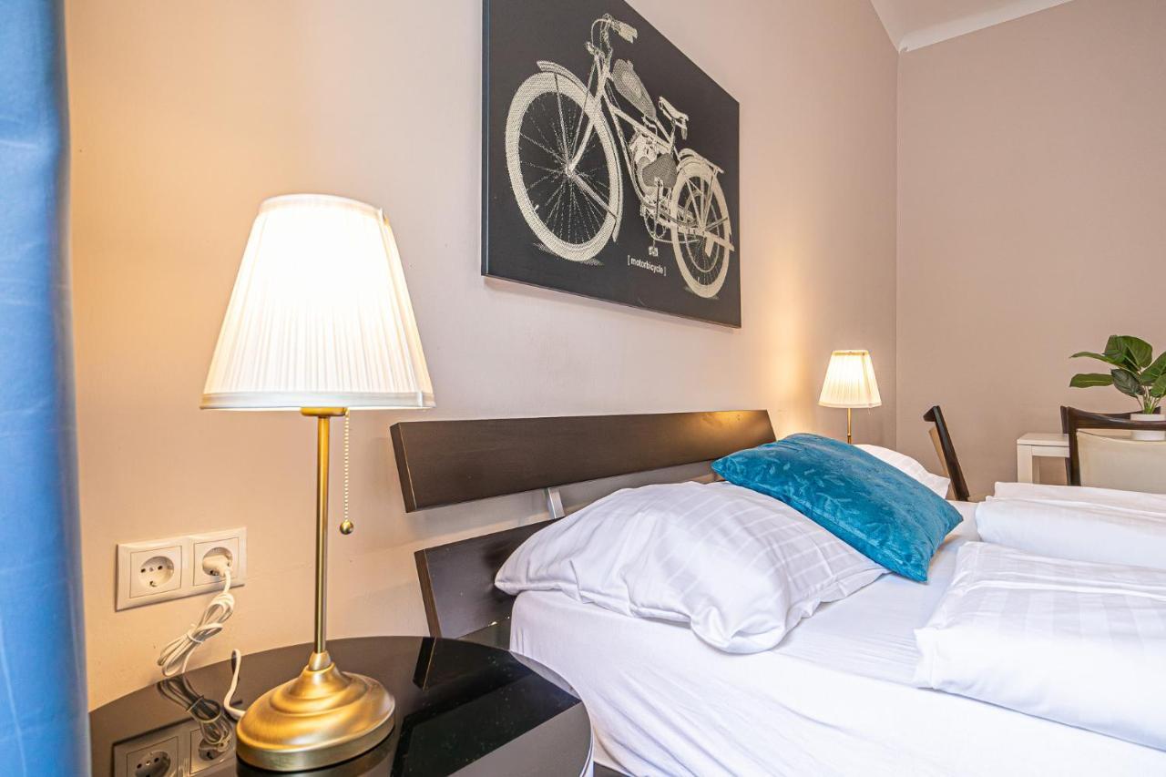 Cozy & Stylish 1-Br Studio Retreat-Perfect Getaway Bécs Kültér fotó